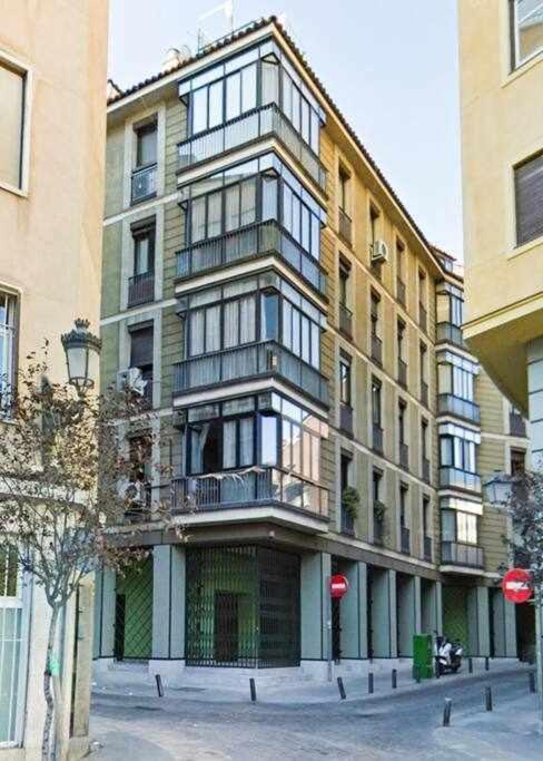 Un Elegante Piso Para Descubrir Madrid Exterior photo