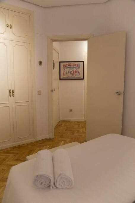 Un Elegante Piso Para Descubrir Madrid Exterior photo